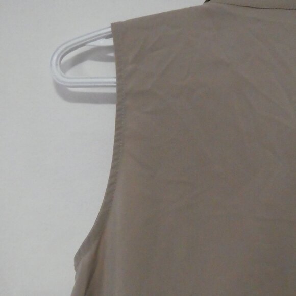 FLUO | small | Sleeveless High-Low Collared Blouse | Made In USA - Picture 9 of 15